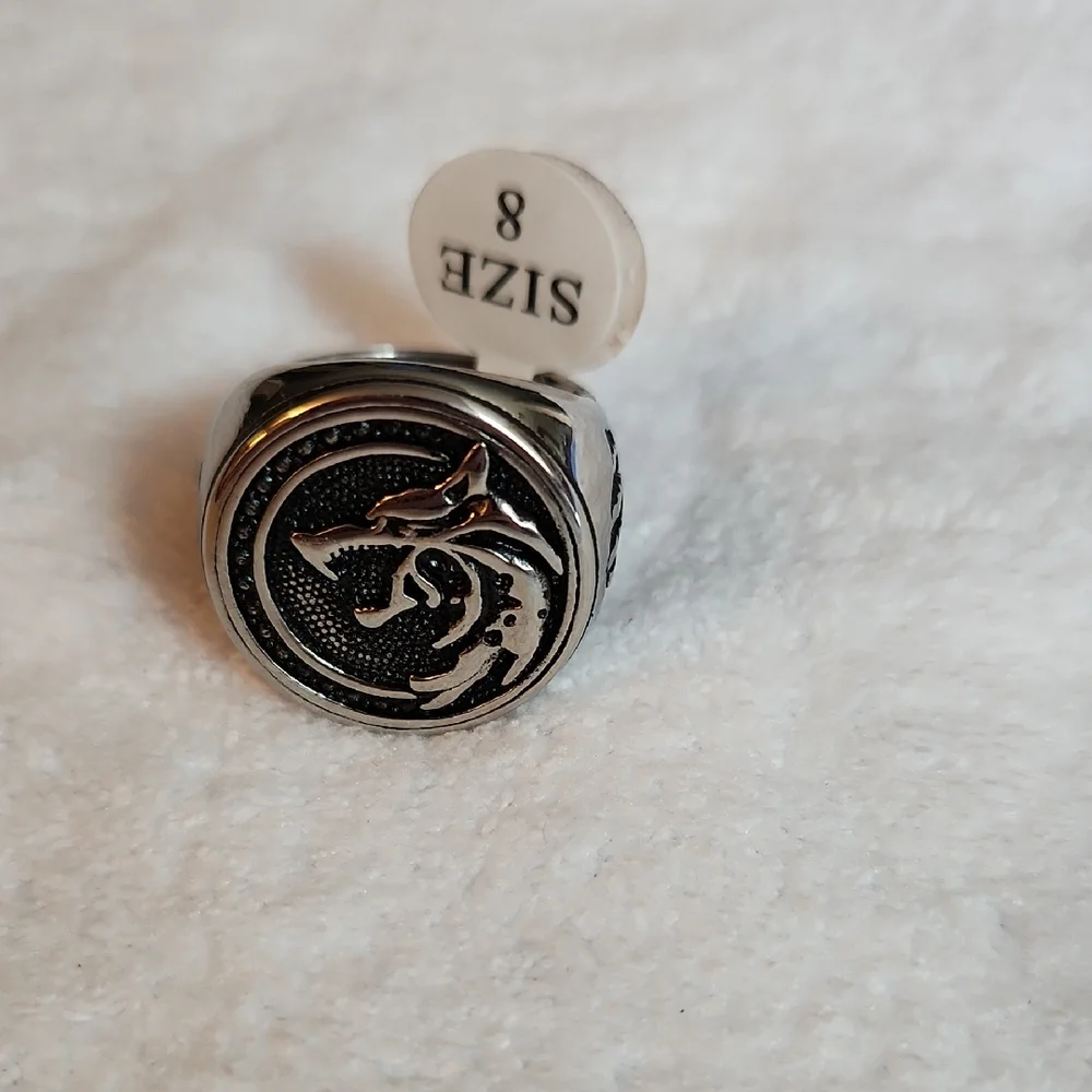 Silver Wolf Design Men's Ring. Size 8